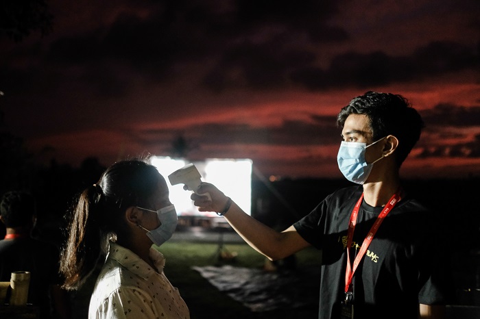 Temperature check at a pop-up screening, Jembaran / Vifick Syafiudin