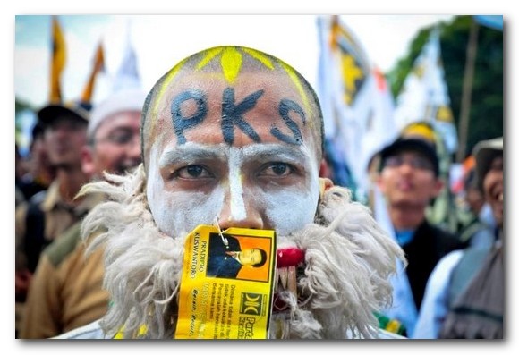 Enthusiasm for the PKS at a Yogyakarta rally / Danu Primanto
