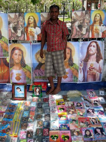 A street vendor in Dili selling Indonesian books and other products imported from Indonesia / Thushara Dibley